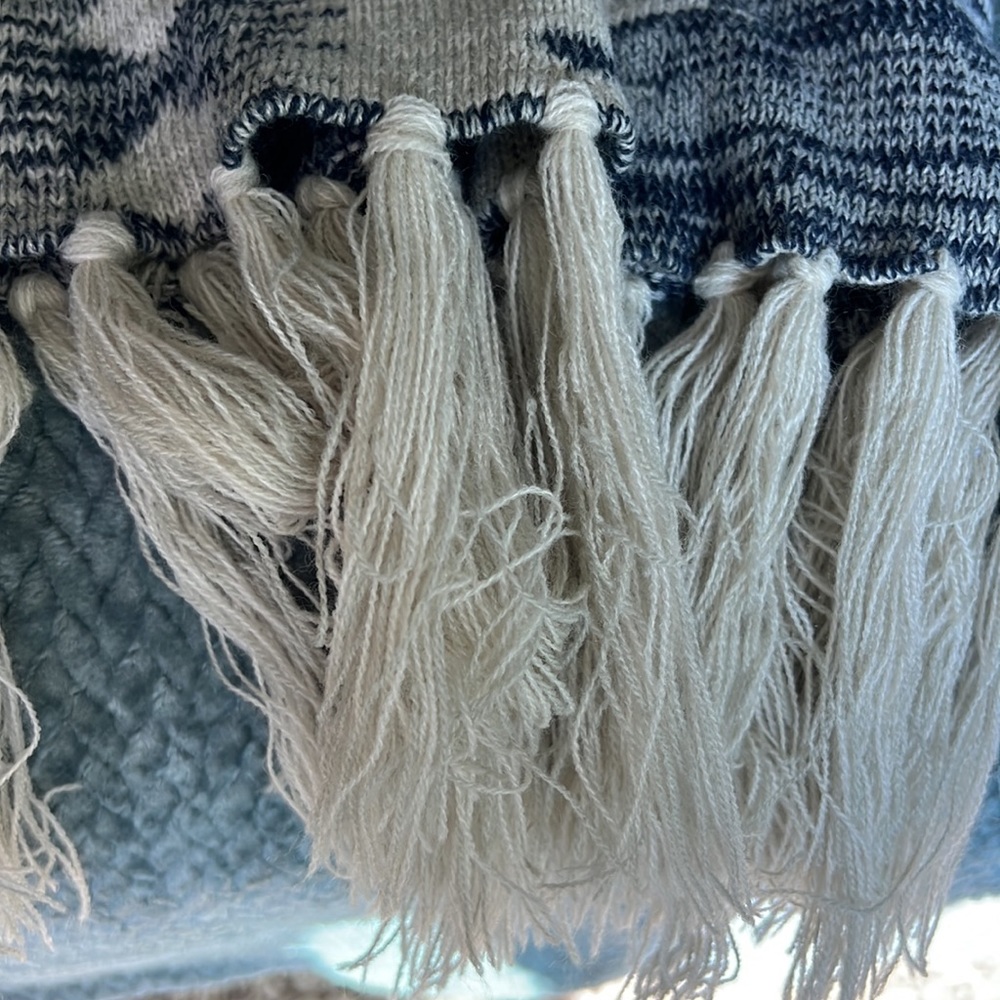 Aztec poncho - Picture 3 of 4